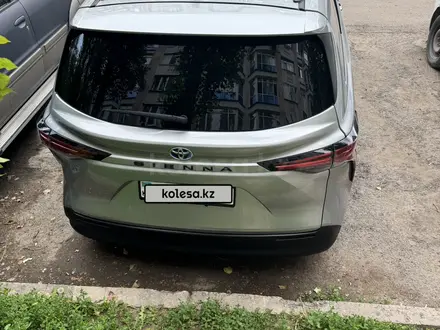 Toyota Sienna 2021 года за 21 000 000 тг. в Алматы – фото 2