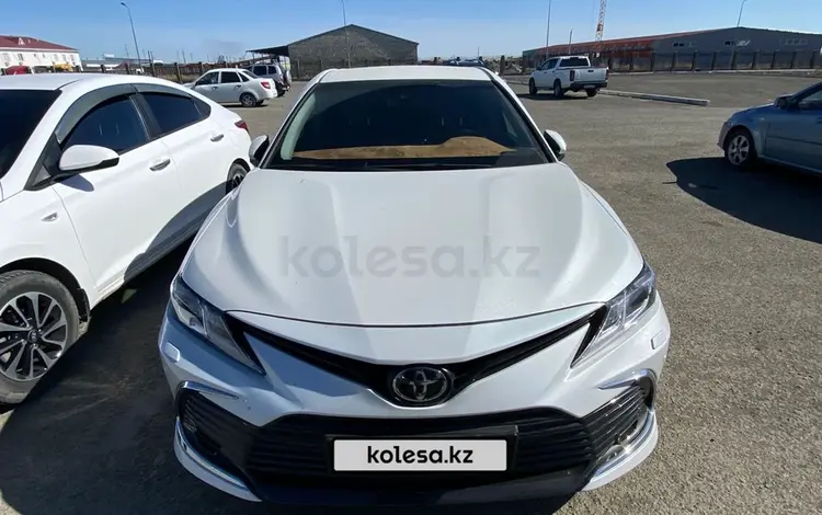 Toyota Camry 2023 года за 17 000 000 тг. в Атырау