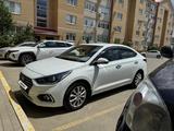 Hyundai Accent 2019 года за 7 000 000 тг. в Актобе – фото 2