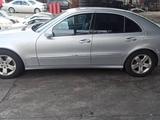 Дверь Mercedes-Benz E-class Мерседес Е-класс за 60 000 тг. в Астана