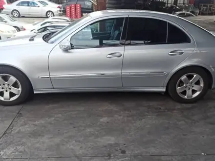 Дверь Mercedes-Benz E-class Мерседес Е-класс за 60 000 тг. в Астана