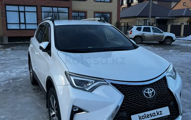 Toyota RAV4 2016 года за 11 800 000 тг. в Уральск