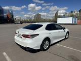 Toyota Camry 2019 года за 11 800 000 тг. в Астана – фото 4