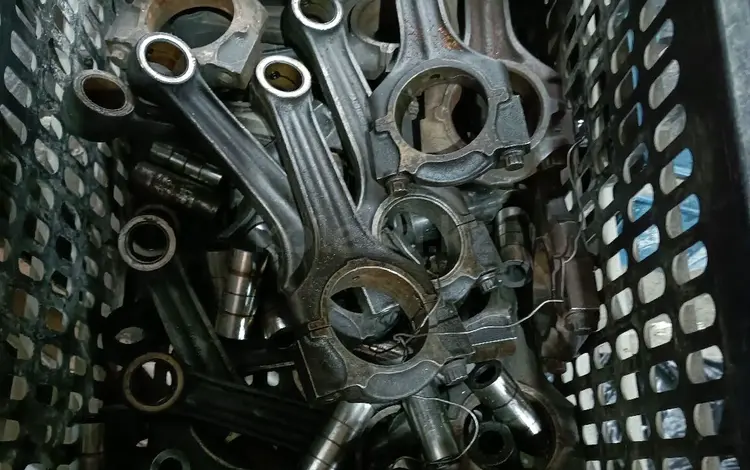 Шатун на mercedes 102-111-601 двигатель за 10 000 тг. в Караганда