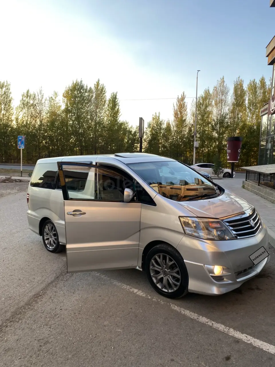 Toyota Alphard, 2005