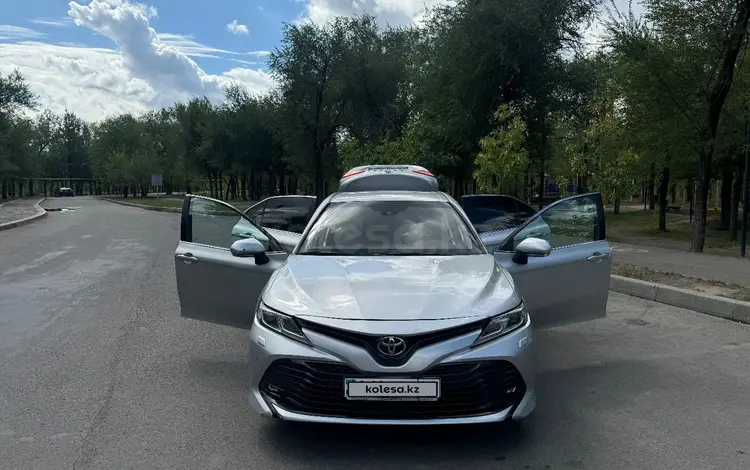 Toyota Camry 2021 года за 13 000 000 тг. в Алматы