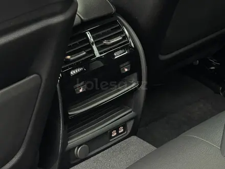 BMW 550 2022 года за 41 000 000 тг. в Алматы – фото 13