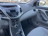 Hyundai Elantra 2014 годаfor4 500 000 тг. в Атырау – фото 2