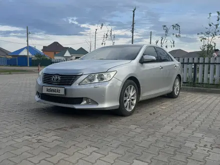 Toyota Camry 2011 года за 8 600 000 тг. в Уральск – фото 2