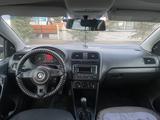 Volkswagen Polo 2010 года за 2 500 000 тг. в Атырау – фото 4
