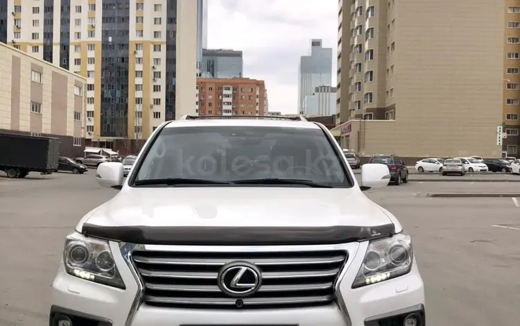 Lexus LX 570 2014 года за 25 000 000 тг. в Астана