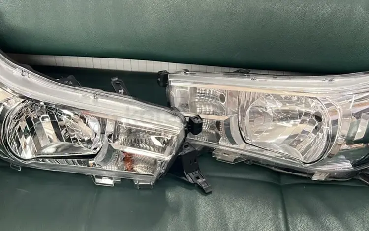 Фара правая Toyota Hilux 2016 г новый оригинал за 140 000 тг. в Алматы