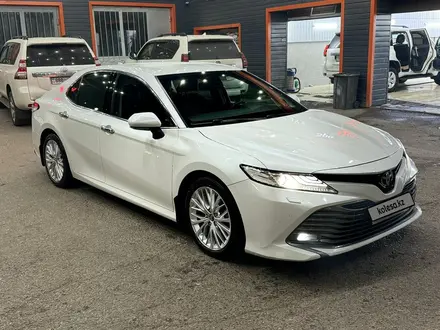 Toyota Camry 2018 года за 14 500 000 тг. в Тараз – фото 2