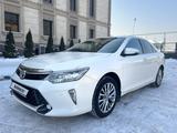 Toyota Camry 2017 года за 14 000 000 тг. в Алматы – фото 2