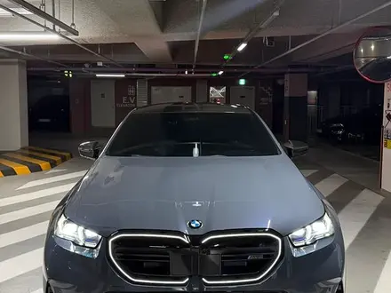 BMW M5 2026 года за 109 200 000 тг. в Алматы – фото 2