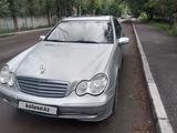 Mercedes-Benz C 200 2005 года за 3 500 000 тг. в Астана – фото 2