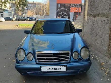 Mercedes-Benz E 240 1998 года за 2 850 000 тг. в Петропавловск – фото 2