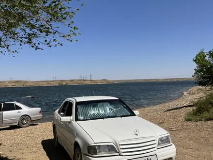 Mercedes-Benz C 200 1994 года за 2 100 000 тг. в Жезказган – фото 4