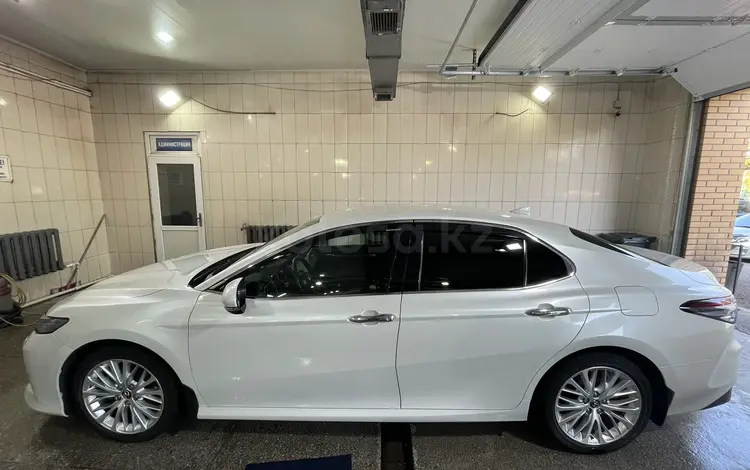 Toyota Camry 2019 годаүшін15 600 000 тг. в Караганда