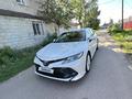 Toyota Camry 2019 года за 12 000 000 тг. в Рудный – фото 2