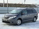 Toyota Sienna 2017 года за 14 600 000 тг. в Атырау