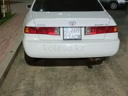 Toyota Camry 2001 года за 3 600 000 тг. в Астана – фото 2