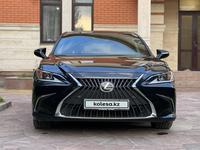 Lexus ES 250 2022 года за 30 000 000 тг. в Алматы