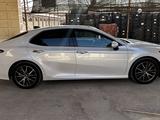 Toyota Camry 2023 годаүшін16 600 000 тг. в Астана – фото 3
