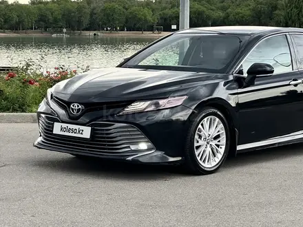 Toyota Camry 2019 года за 14 700 000 тг. в Алматы – фото 12