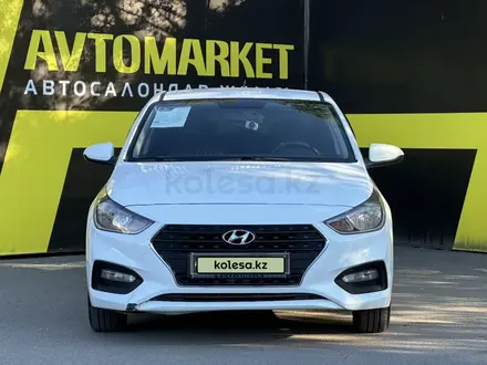 Hyundai Accent 2018 года за 6 300 000 тг. в Семей – фото 2