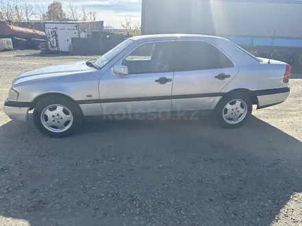 Mercedes-Benz C 180 1994 года за 1 550 000 тг. в Петропавловск – фото 2