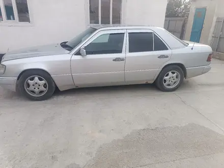 Mercedes-Benz E 220 1993 года за 1 500 000 тг. в Тараз – фото 2