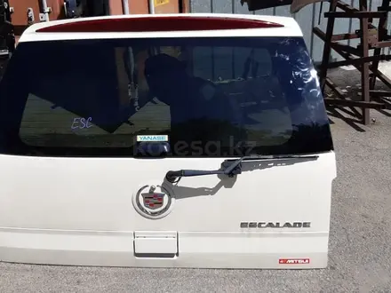 Крышка багажника на Cadillac Escalade 2005гүшін140 000 тг. в Алматы