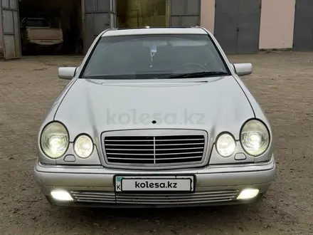 Mercedes-Benz E 320 1997 года за 5 500 000 тг. в Актау – фото 4