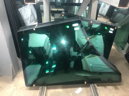 Стёкла заводские на 3 1 hidromek komatsu за 75 000 тг. в Алматы – фото 18