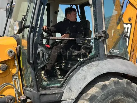 Стёкла заводские на 3 1 hidromek komatsu за 75 000 тг. в Алматы – фото 4