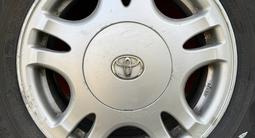 Оригинальные диски Toyota R15, с зимними шинами Nokian Hakkapeliitta R3 за 180 000 тг. в Алматы – фото 5