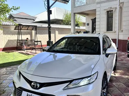 Toyota Camry 2021 года за 16 800 000 тг. в Шымкент