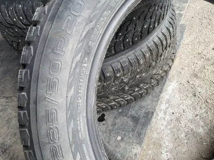 Б/у зимние шины "Nokian Hakkapeliitta 9 SUV 285/50 R20 116T с шипами за 300 000 тг. в Кокшетау – фото 2