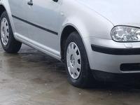 Volkswagen Golf 2000 года за 1 400 000 тг. в Шымкент