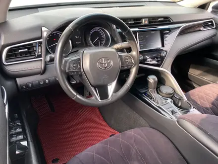 Toyota Camry 2019 года за 13 960 000 тг. в Алматы – фото 8