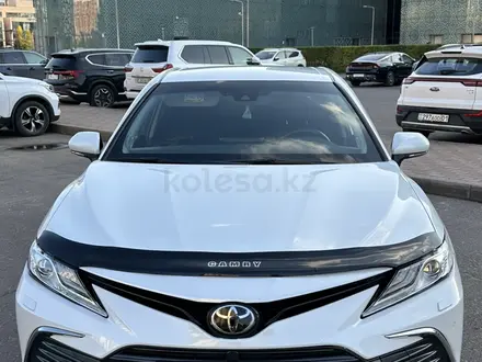 Toyota Camry 2021 года за 15 300 000 тг. в Астана – фото 2