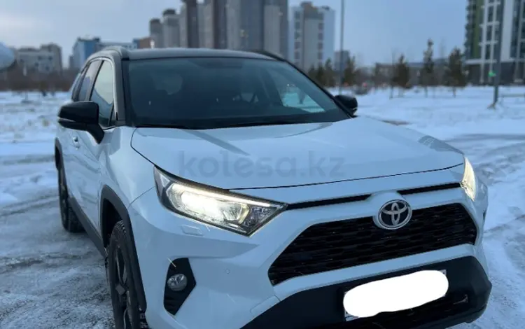 Toyota RAV4 2021 года за 16 500 000 тг. в Астана