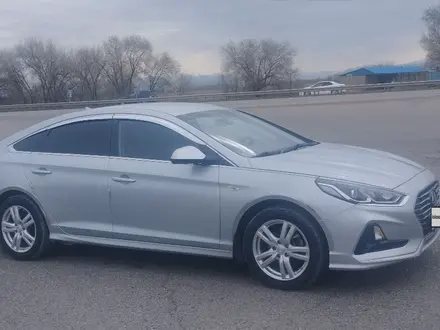 Hyundai Sonata 2019 года за 9 500 000 тг. в Талдыкорган – фото 2