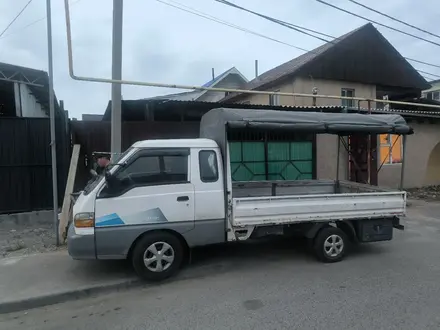 Hyundai  Gold 2000 года за 3 800 000 тг. в Алматы