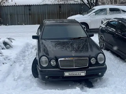 Mercedes-Benz E 280 1999 года за 3 800 000 тг. в Алматы