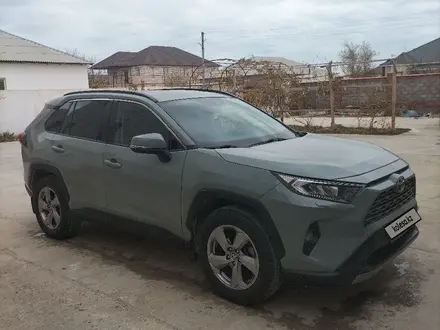 Toyota RAV4 2019 года за 14 800 000 тг. в Актау – фото 2