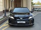 Toyota Camry 2021 годаfor17 900 000 тг. в Шымкент