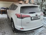 Toyota RAV4 2016 года за 13 000 000 тг. в Уральск – фото 4