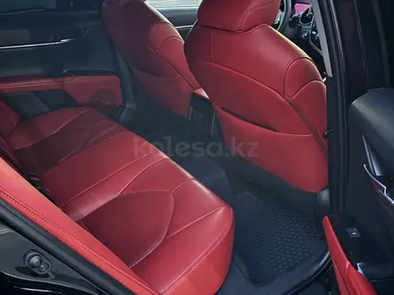 Toyota Camry 2019 года за 11 500 000 тг. в Актау – фото 12
